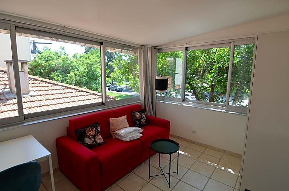 STUDIO CASSIN - next to tramway line 2 near airport