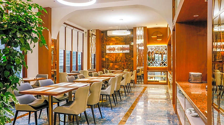 Riverside Hotel