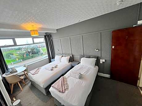 Deluxe Triple Room with Sea View