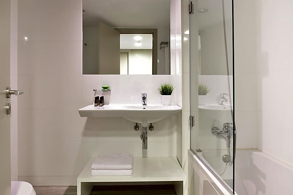 Aqualuz Lagos by The Editory