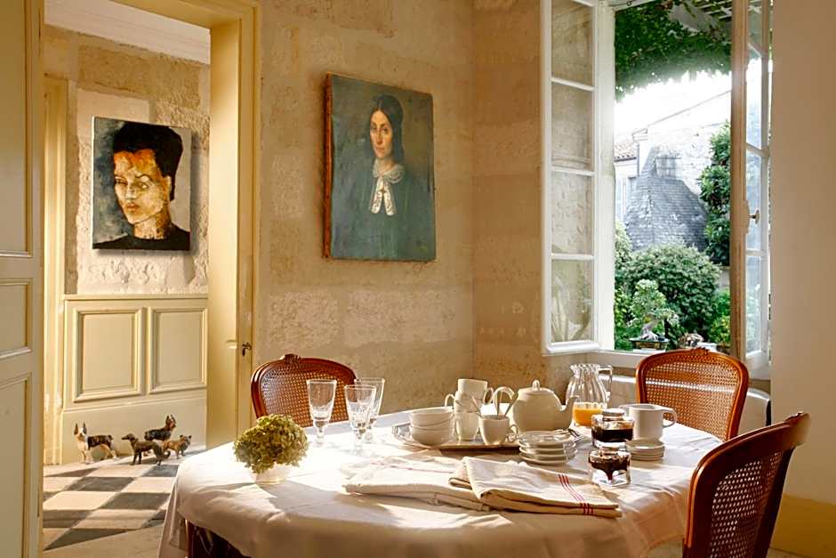 La Porte Rouge - The Red Door Inn