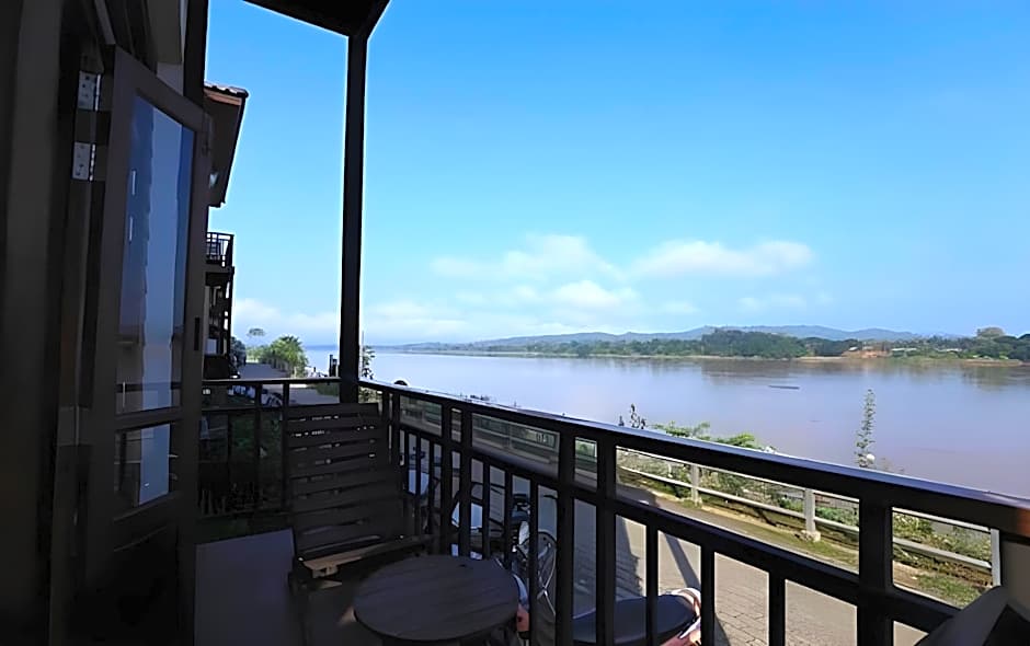 Norn Nab Dao Rimkhong Hotel