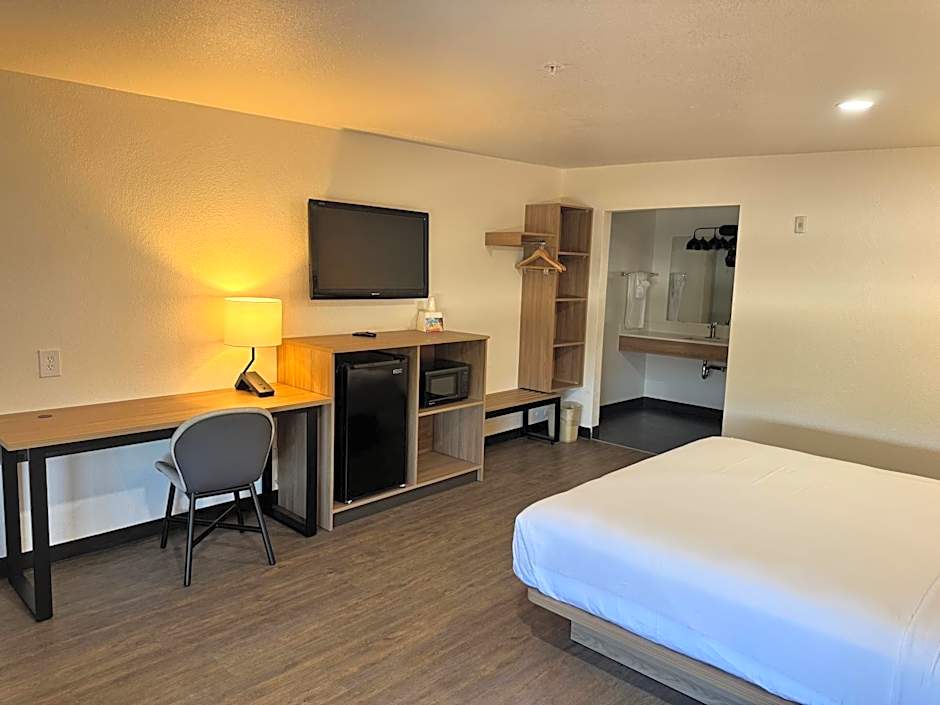 Rodeway Inn & Suites Thousand Palms - Rancho Mirage