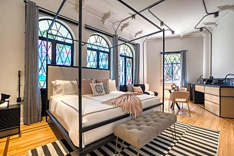 The Royalty Suite