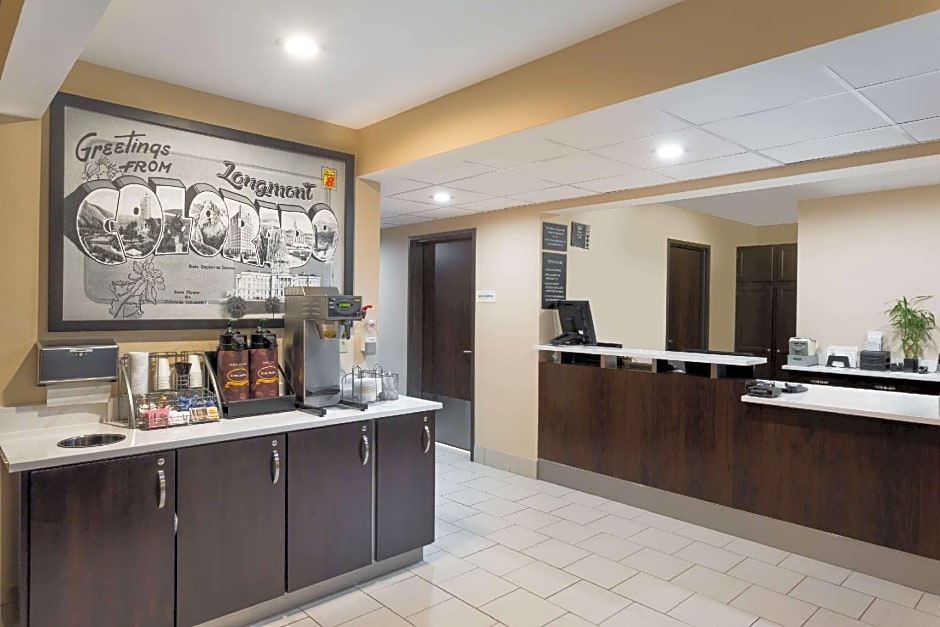 Super 8 by Wyndham Longmont/Twin Peaks