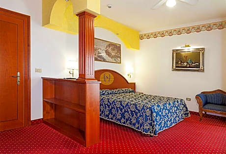 Junior Suite with Partial Sea View and Balcony