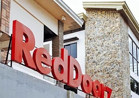 RedDoorz @ Jackie’s Hotel & Restaurant