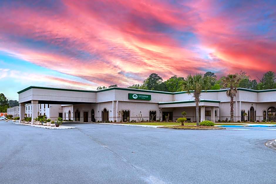 Cottonwood Suites Savannah Hotel & Conference Center
