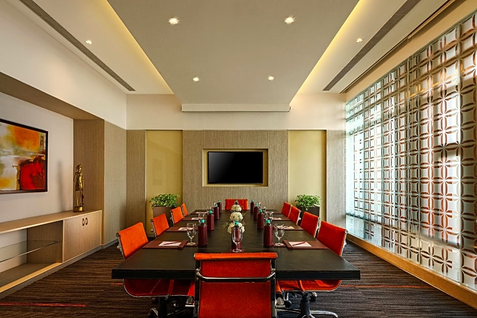 Sandal Suites Op. By Lemon Tree Hotels