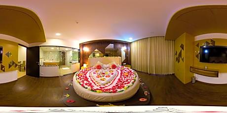 Honeymoon Suite