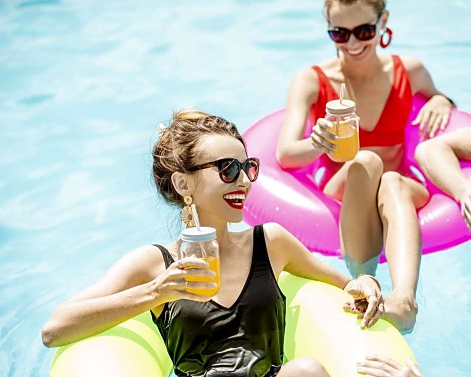 Topazio Vibe Beach Hotel & Apartments