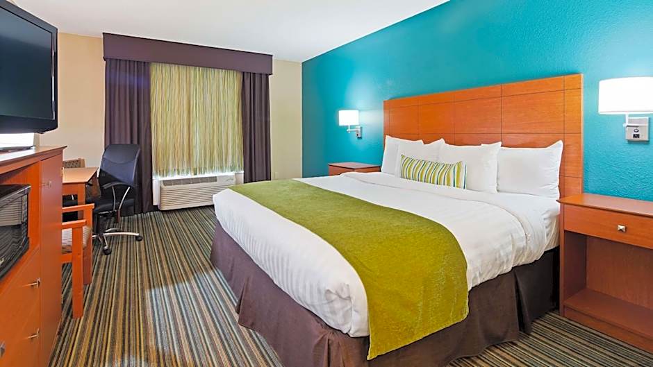 Photo 1 of 13 of 1 King Bed with Sofabed Suite, Accessible, Bathtub