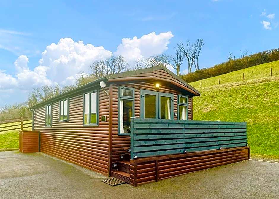 Pant Wilkin Lodges And Equestrian Centre