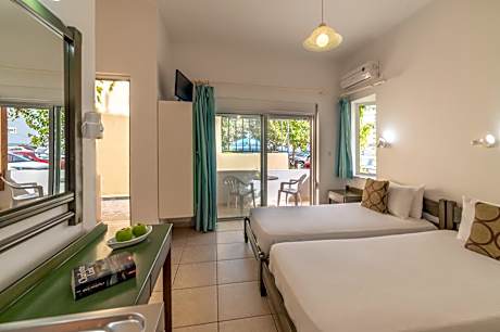 Standard Twin Room with Sea View