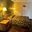 Palm Inn Hotel near Tyler Mall Riverside