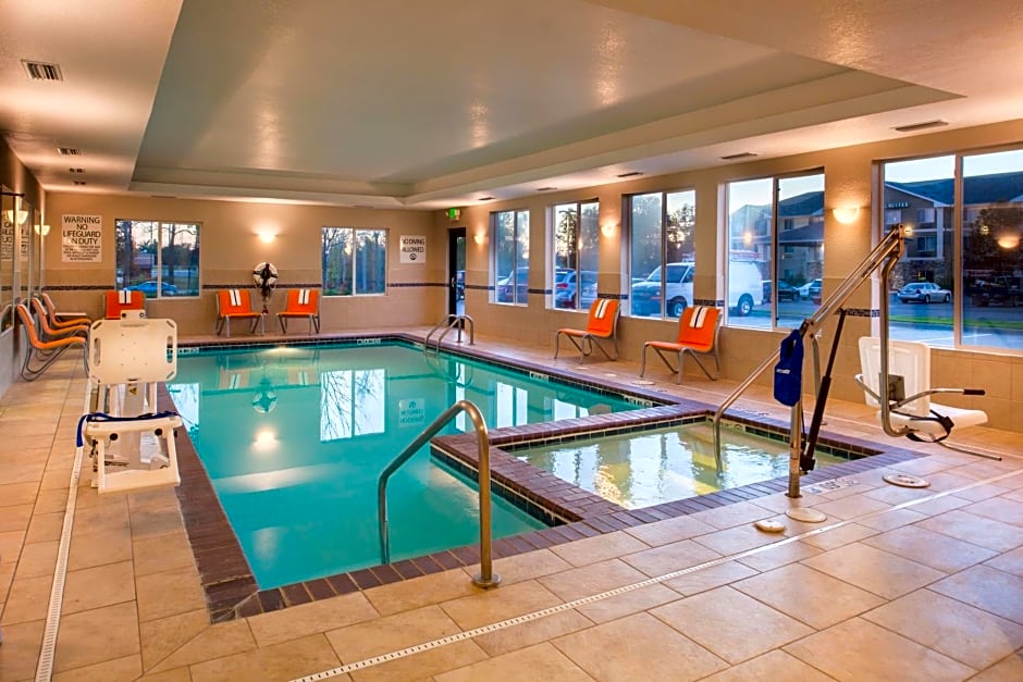Holiday Inn Express & Suites Pittsburg By IHG