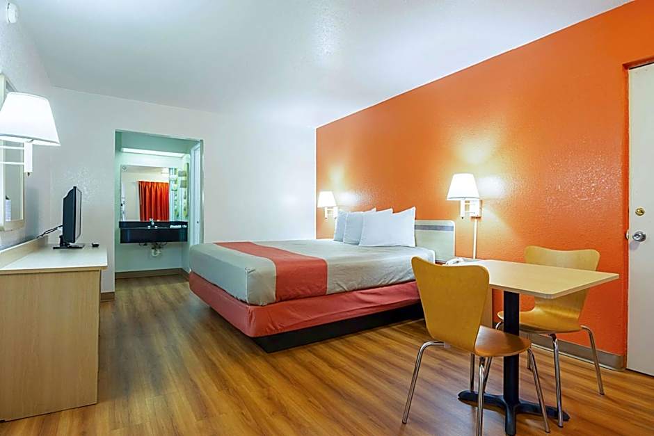 Motel 6-Gainesville, GA