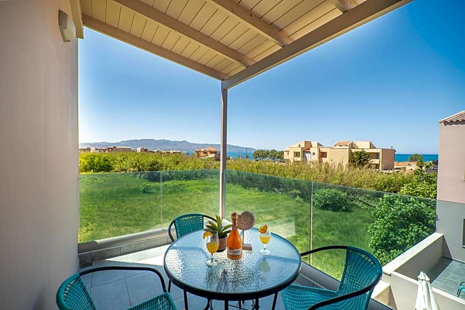 Aegean Breeze Luxury Apartments next to the sea