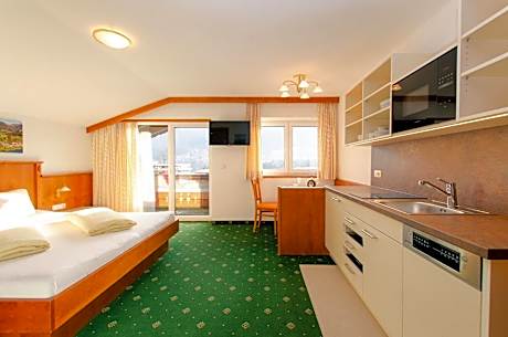 Studio Apartment with One Double Bed