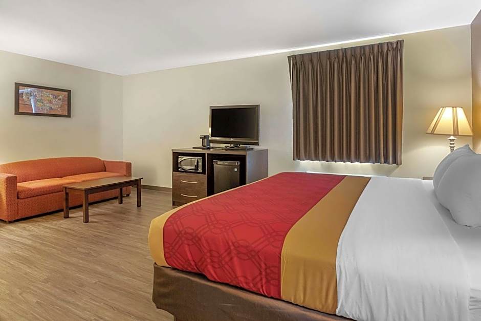 Econo Lodge Inn & Suites Fairgrounds