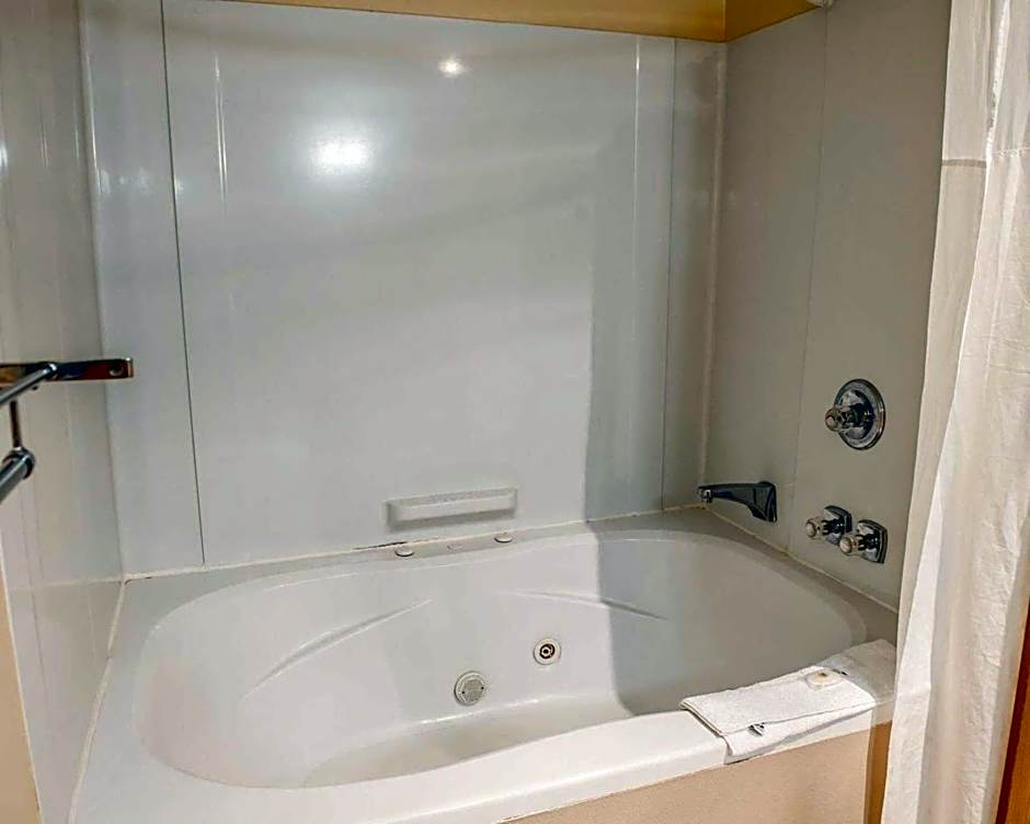 Quality Inn & Suites Lebanon I-65