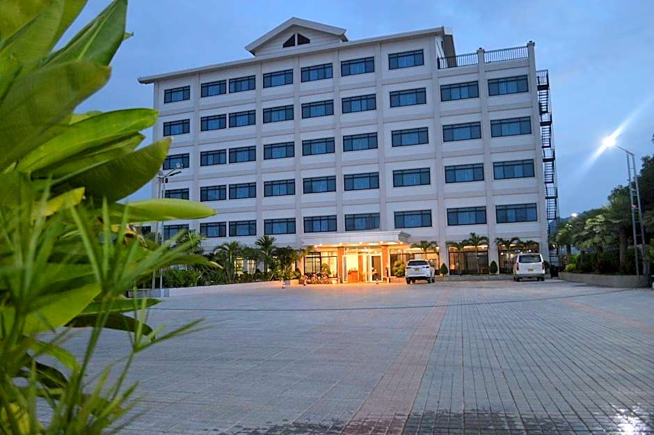 Sisombat Plaza Hotel