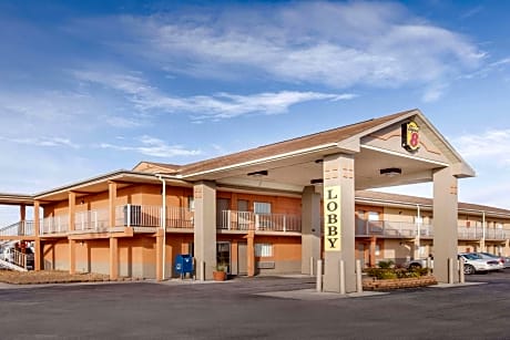 Super 8 by Wyndham Millbury/Toledo