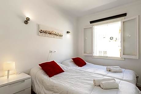 Apartment with Mountain View