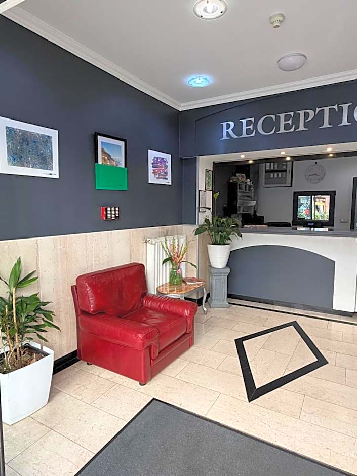 Yasha Hotel