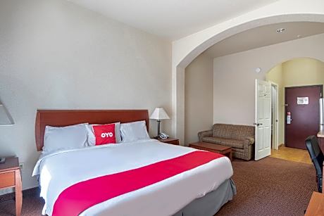 Premium King Bed with Pull Out