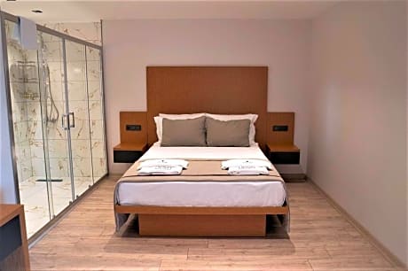 Suite with Pool View