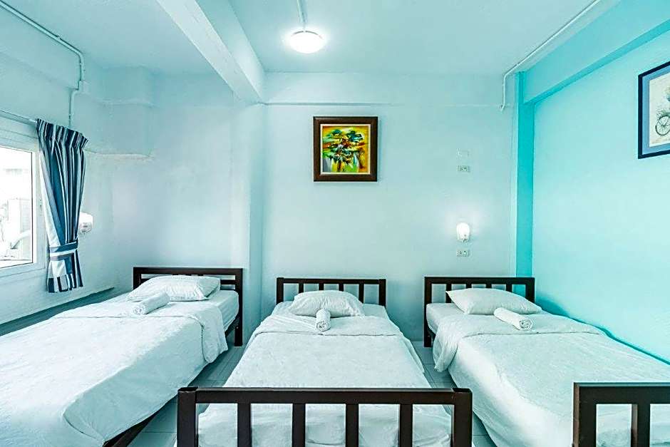 Sleep Dee Hostel
