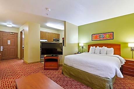 Deluxe studio 1 Queen Bed Non-Smoking