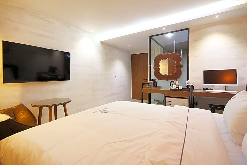 Avenue Hotel
