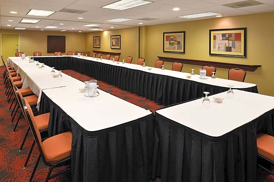 Holiday Inn Express Crestwood By IHG