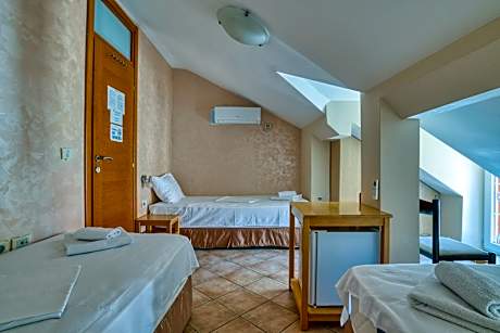 Triple Room (4th floor)