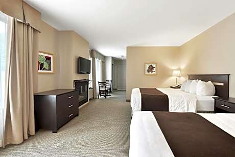 Standard Queen Room with Two Queen Beds with Patio