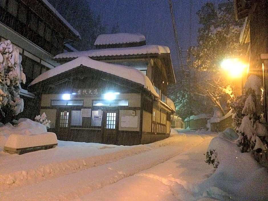 Yudanaka Onsen Yamazakiya