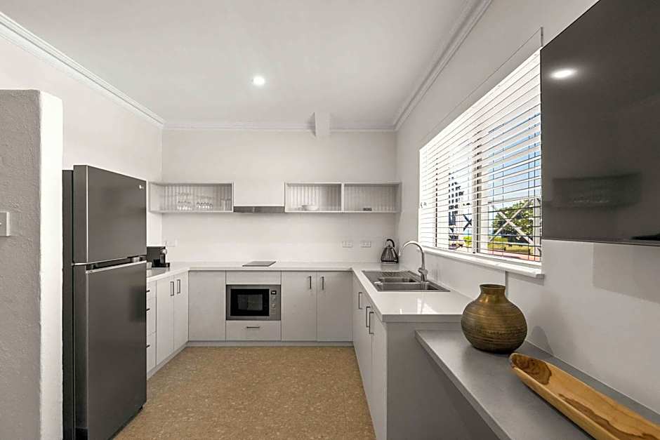 Moonlight Bay Suites