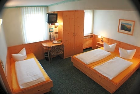 Quintuple Room (5 Adults)