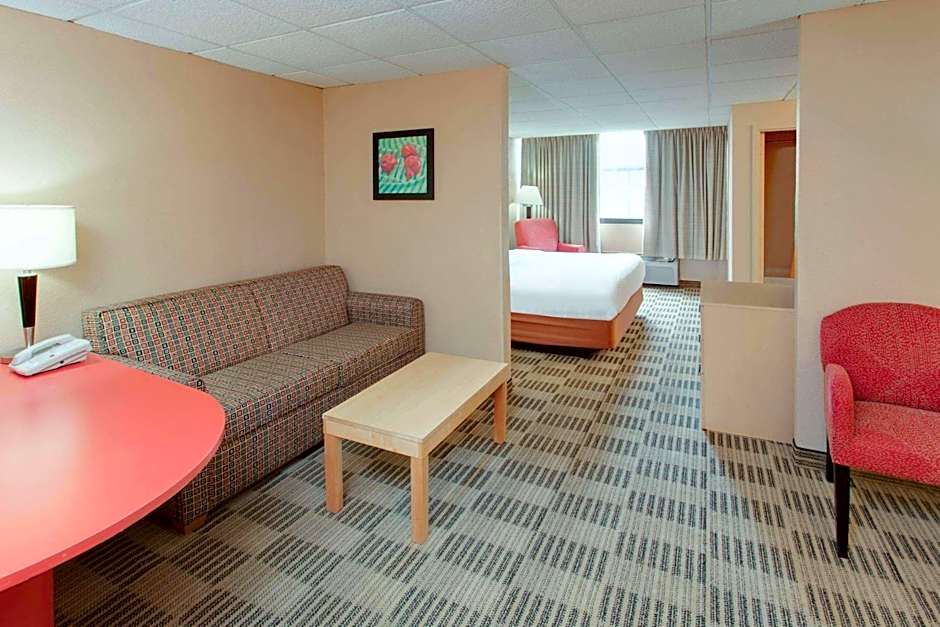 Ramada by Wyndham Fairfield NJ