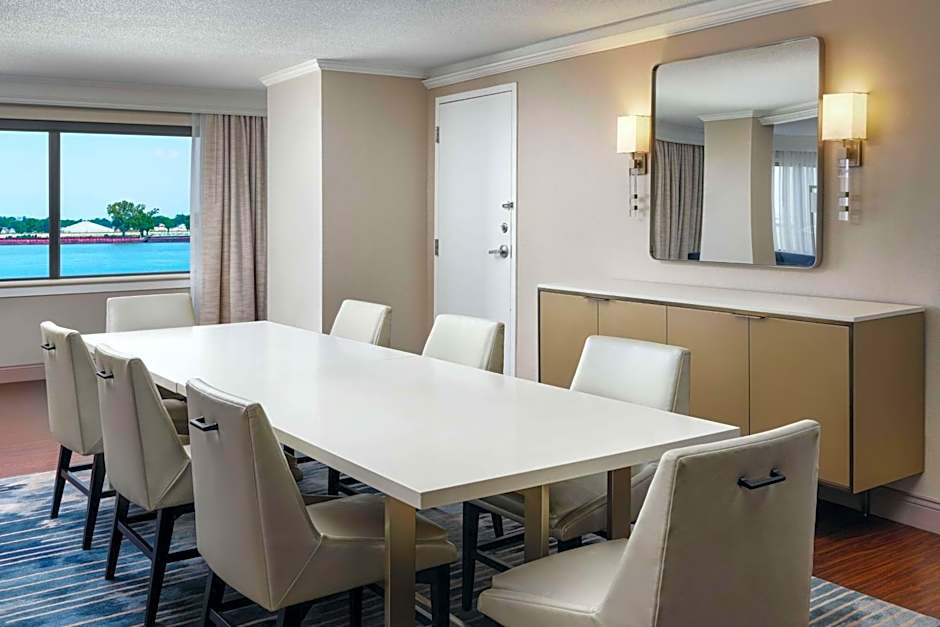 Hilton New Orleans Riverside