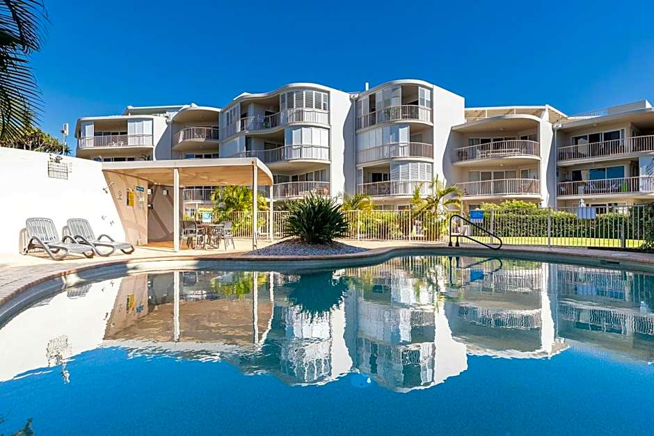 Surfside Buddina Beachfront 3bed Apt - Direct Beach Access