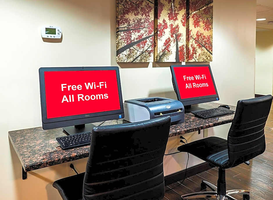 Red Roof Plus+ & Suites Malone