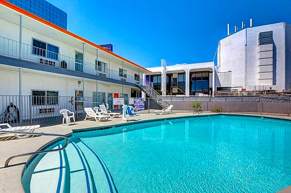 Siegel Select LV Strip-Convention Center