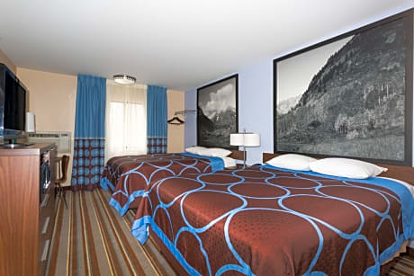 Standard Queen Room with Two Queen Beds (2nd Floor)
