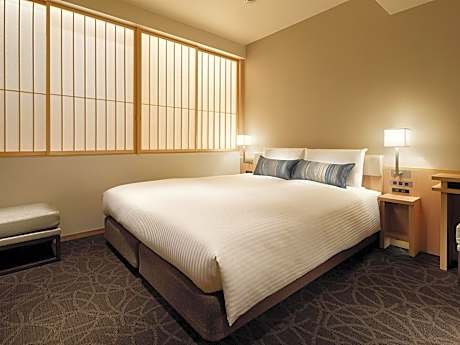 Standard Queen Room - Non-Smoking