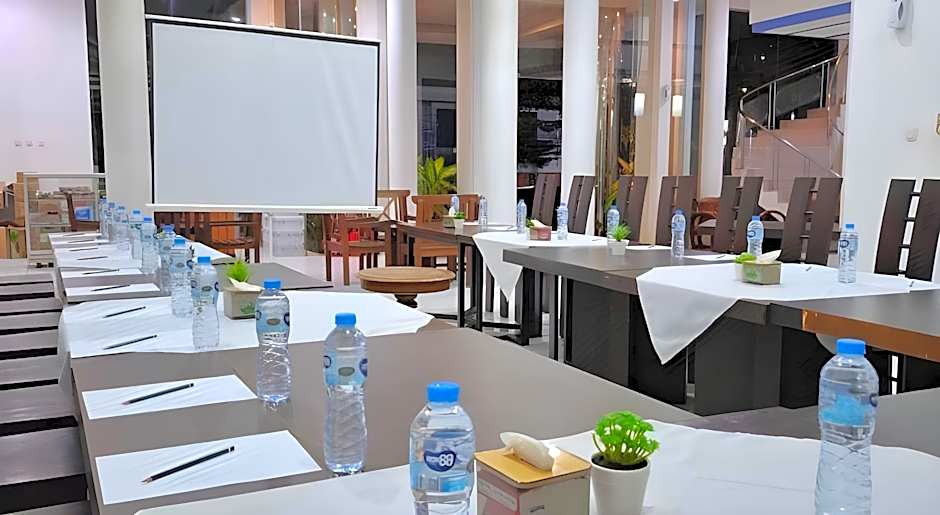 Royal Kencana Hotel powered by Cocotel