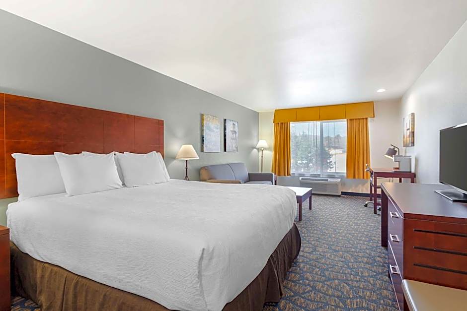 Best Western Plus Villa Del Lago Inn Patterson