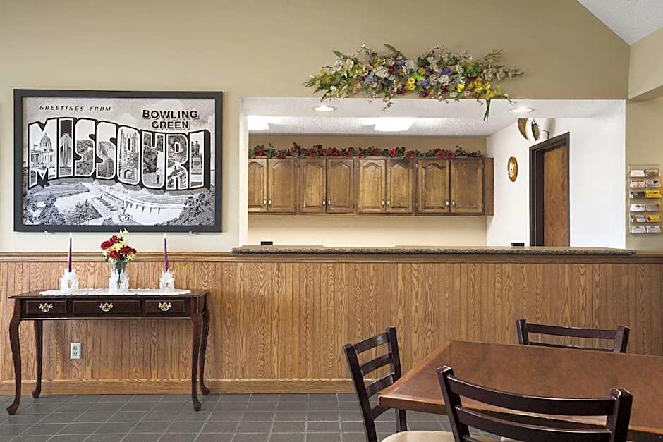 Super 8 by Wyndham Bowling Green